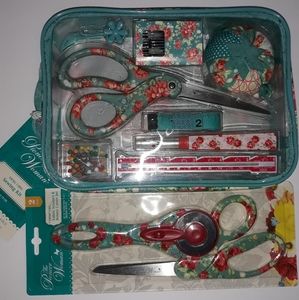 (New) The Pioneer Woman Sewing Kit (11 pcs)